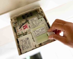 誘電灯のバッテリー交換