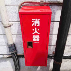 新しい消火器ボックスの設置完了