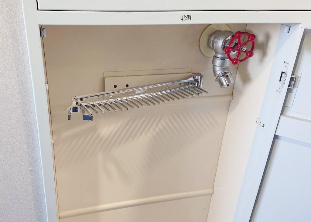 古くなった消防用ホースを取り出した所