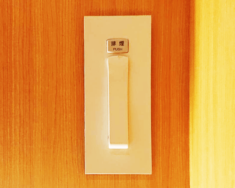 新しい排煙窓のハンドルボックスの設置