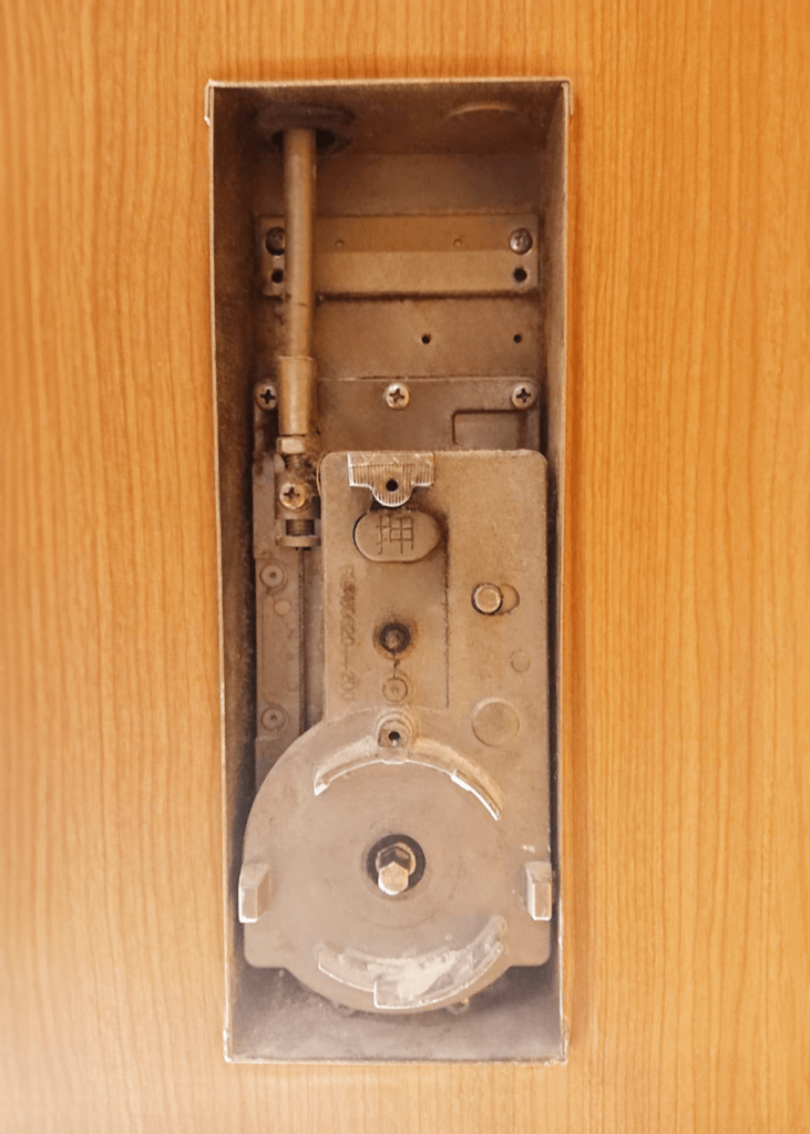 元のハンドルボックスを取り外したところ