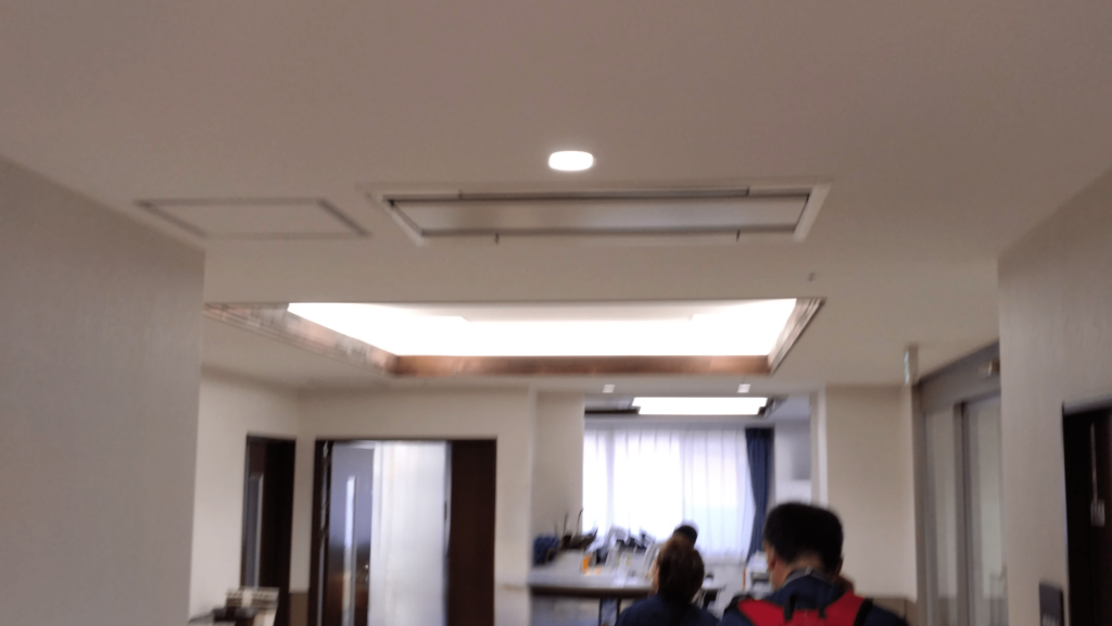 非常照明を確認してまわる所①