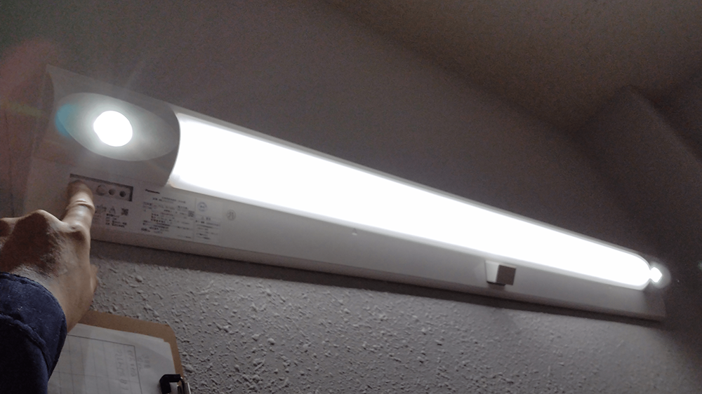 階段通路誘導灯②