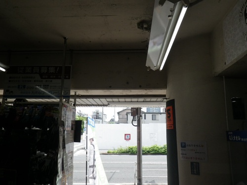 誘導灯がついていない施工前の写真